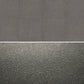Flächenansicht des Dekors (Verlegebeispiel mit Fugenprofilen) / Detailansicht der Oberflächenprägung